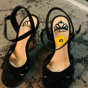 High heel, size 5 and brand is fergie!!!